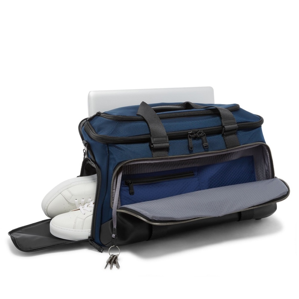 Tumi ALPHA BRAVO McCoy Gym Bag Navy & Black NWT EXCLUSIVE - Picture 3 of 7